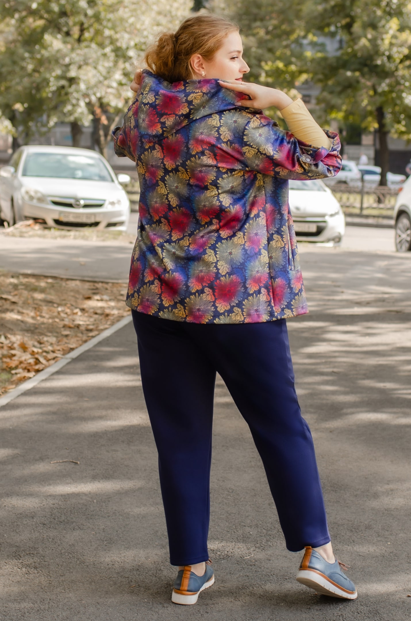 Яскрава мастерка в принт великих розмірів