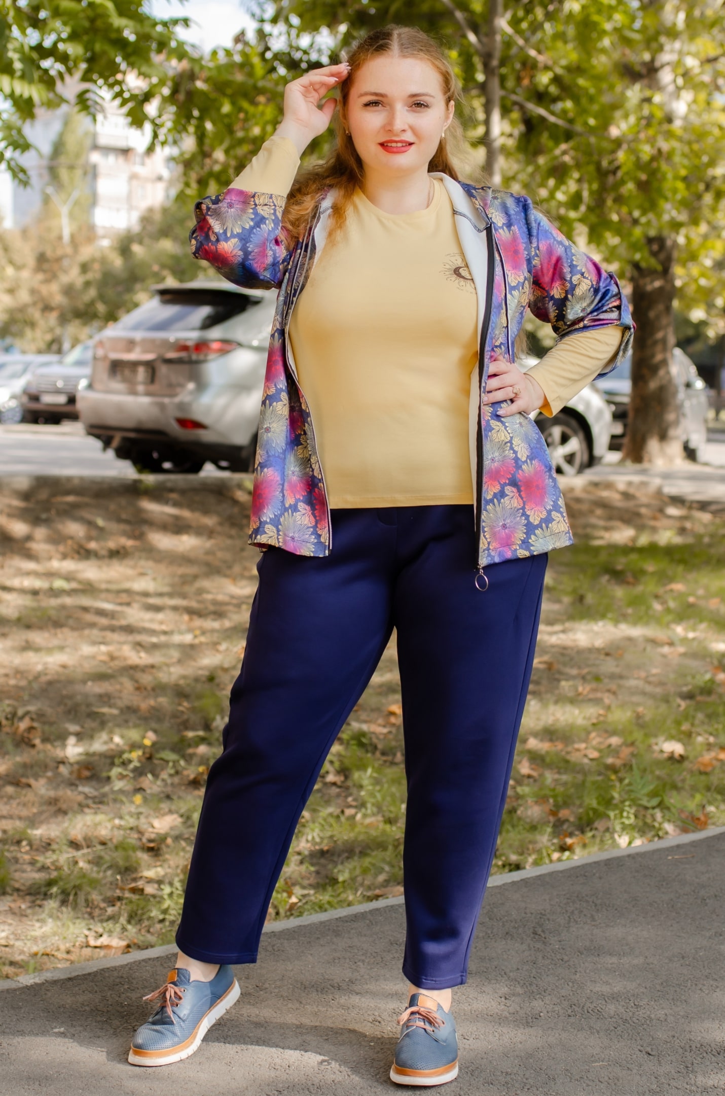 Яскрава мастерка в принт великих розмірів