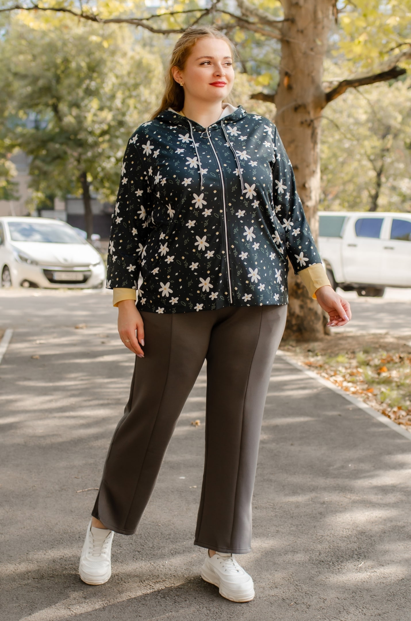 Яскрава мастерка в принт великих розмірів