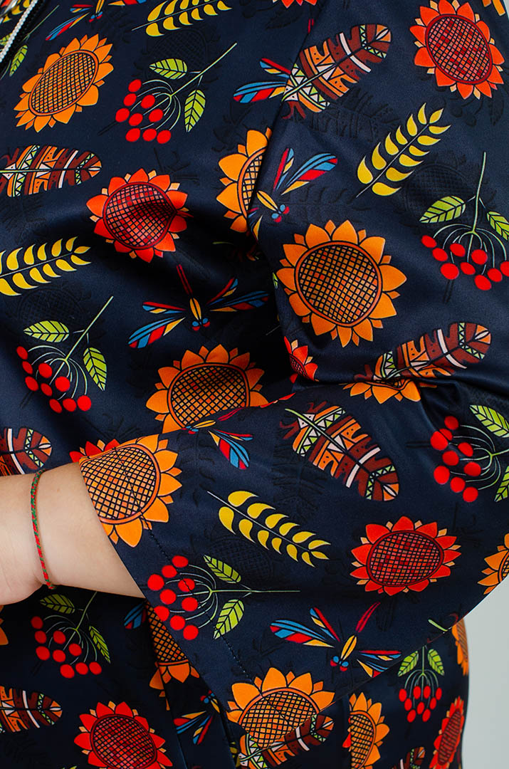 Яскрава мастерка в принт великих розмірів