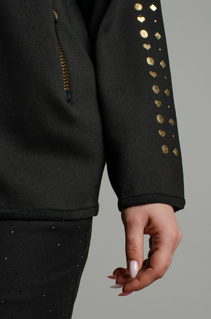 Чорна мастерка з золотавим декором великих розмірів