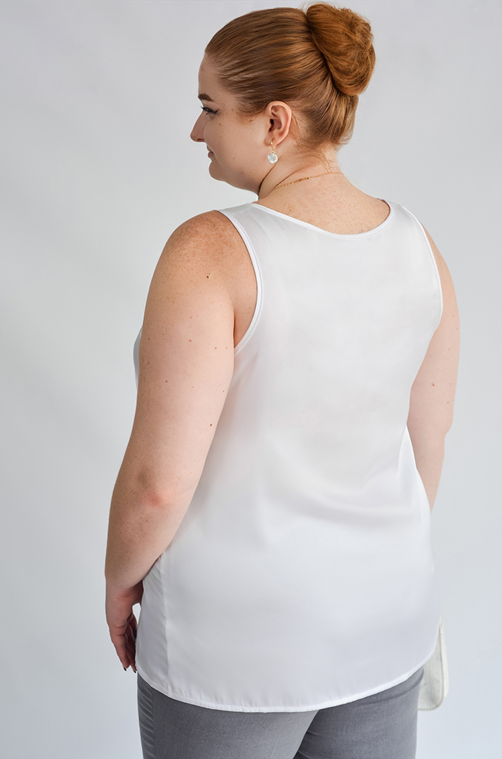 Майка атласная с широкими бретелями больших размеров