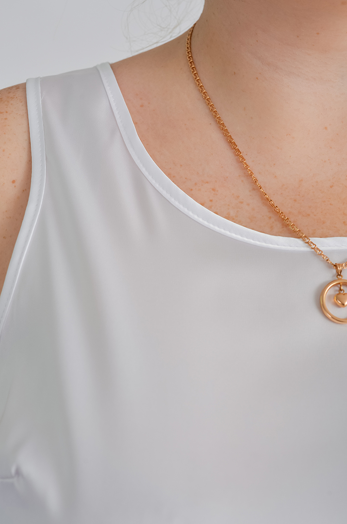 Майка атласная с широкими бретелями больших размеров