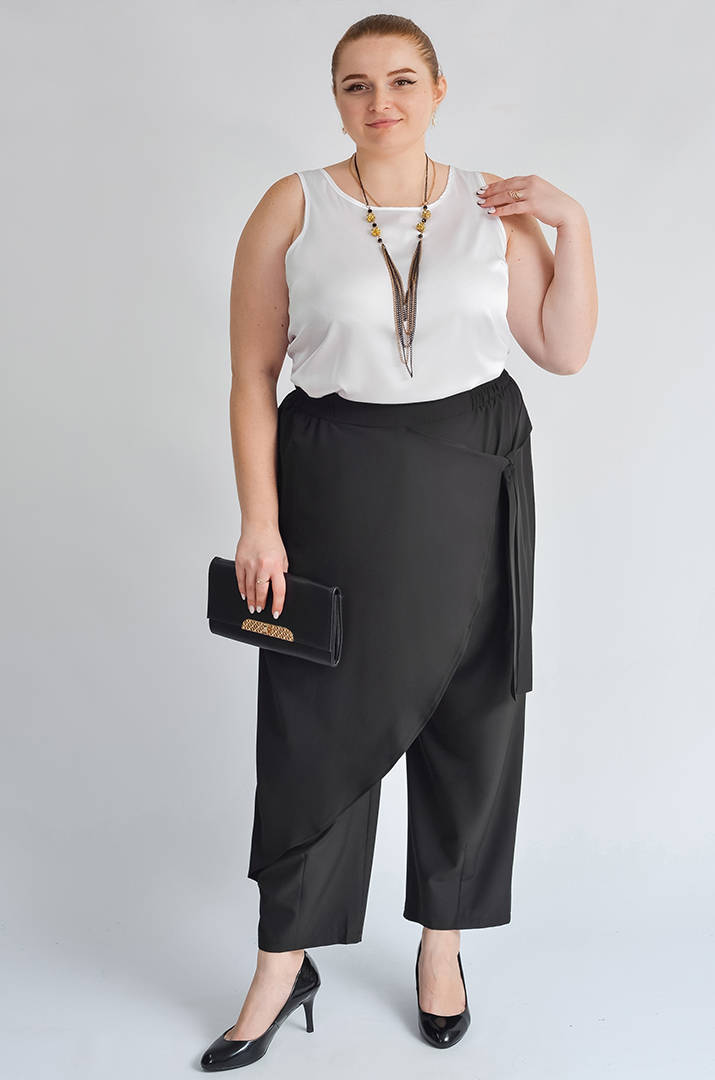 Майка атласная с широкими бретелями больших размеров