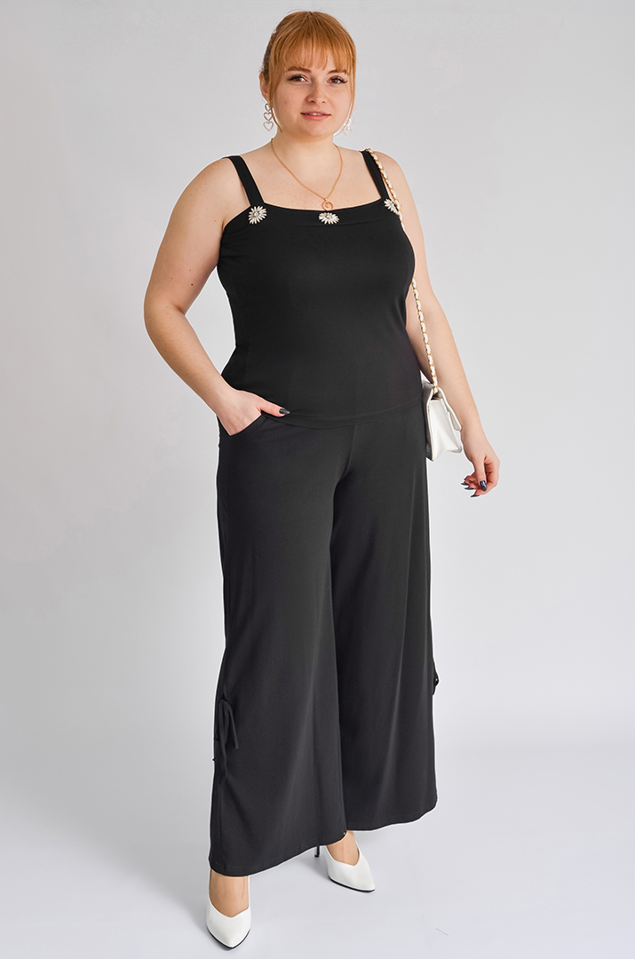 Майка черная с ромашками больших размеров