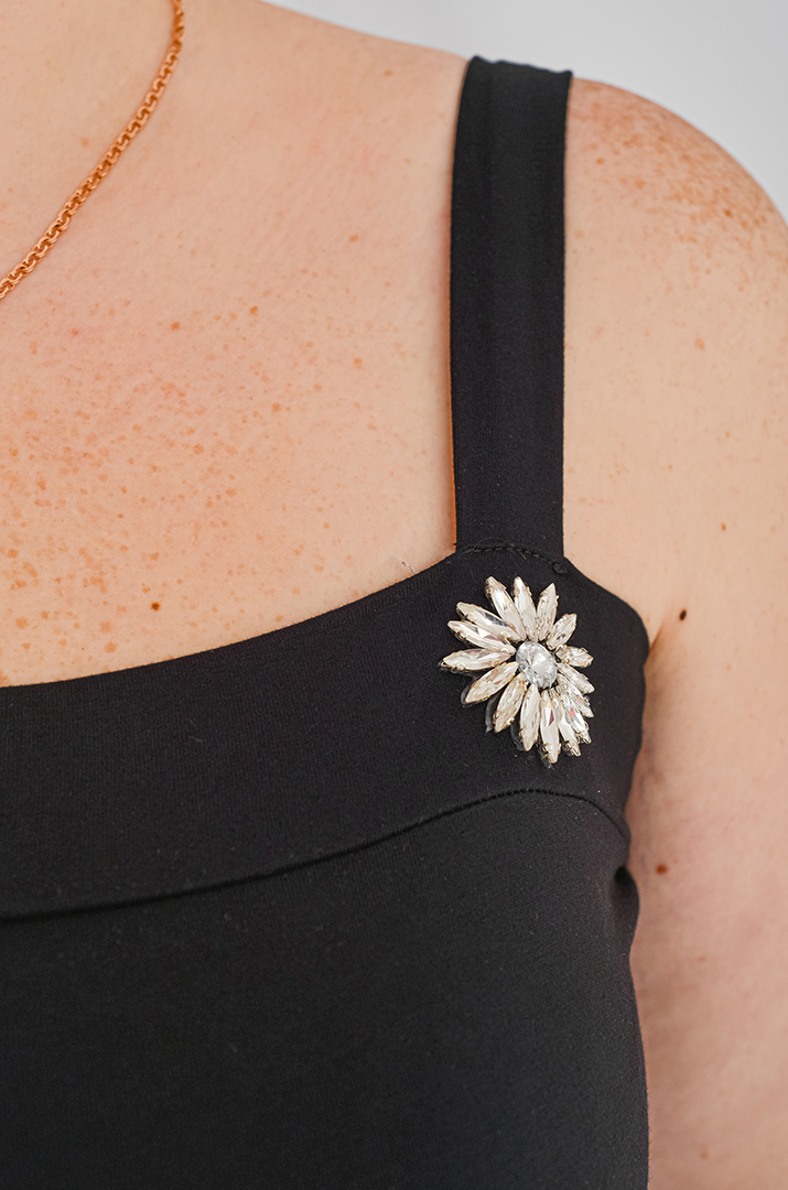 Майка черная с ромашками больших размеров