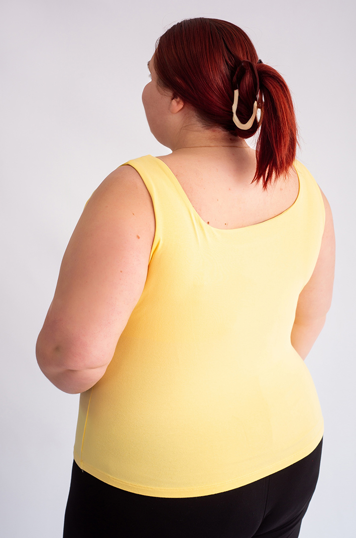 Майка короткая желтая больших размеров