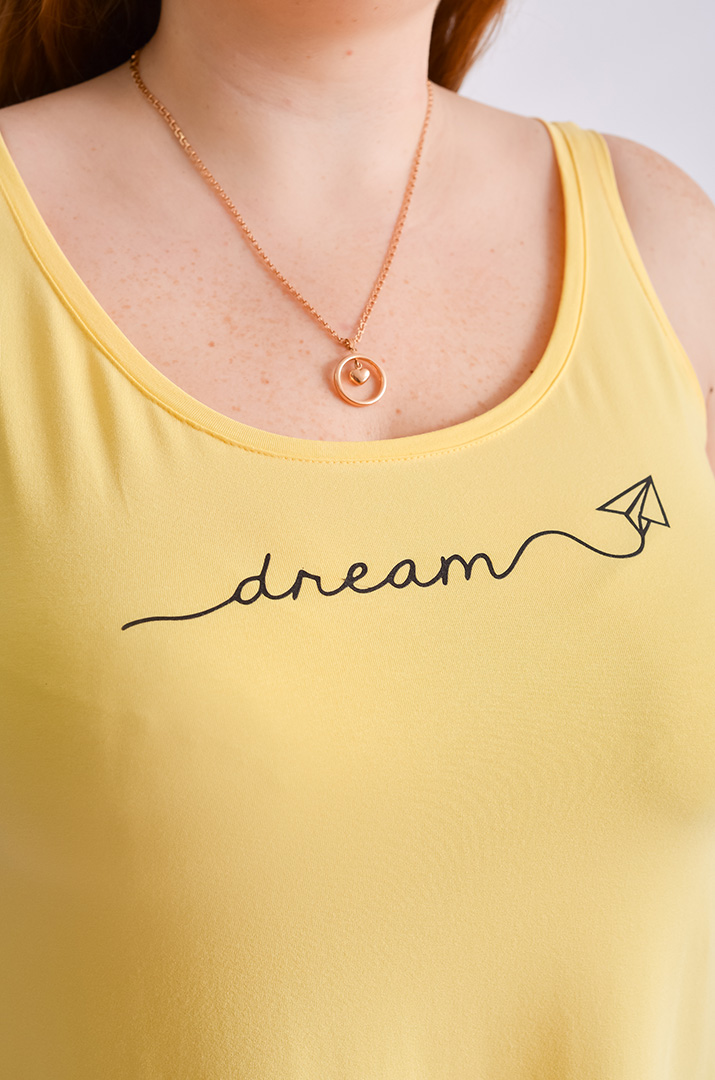 Майка короткая с надписью dream больших размеров