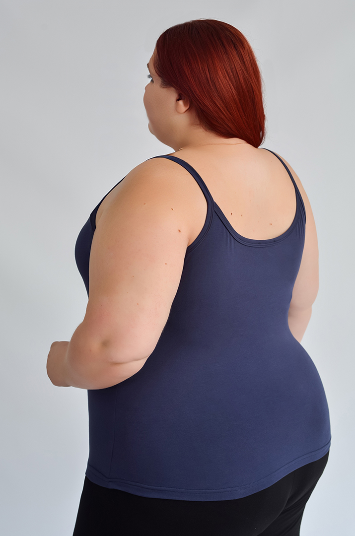 Майка коротка на тонких бретелях великих розмірів