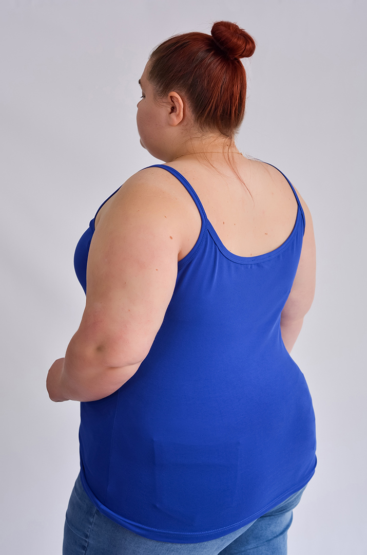 Майка коротка на тонких бретелях великих розмірів