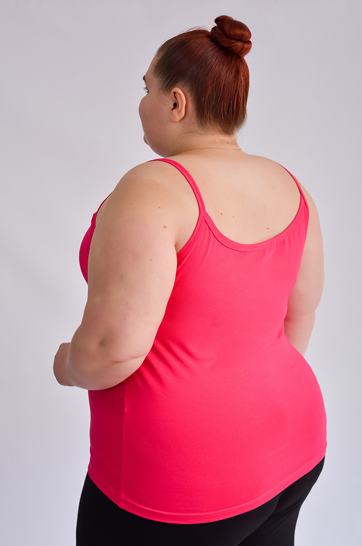 Майка коротка на тонких бретелях великих розмірів