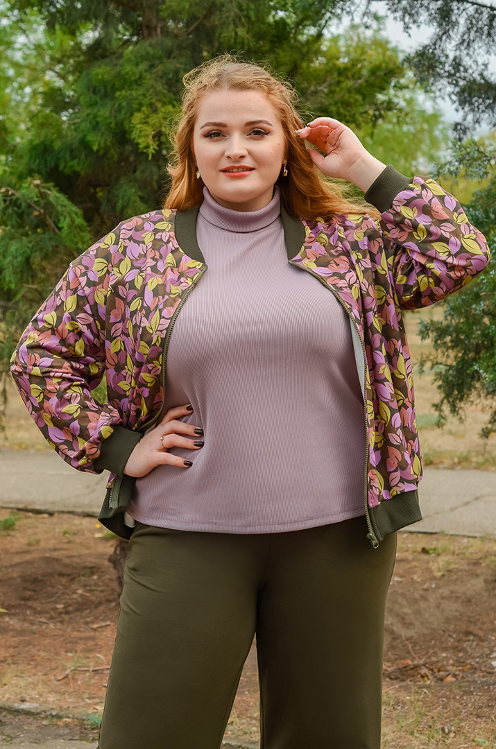 Мастерка на блискавці з художнім принтом осіннього листя великих розмірів