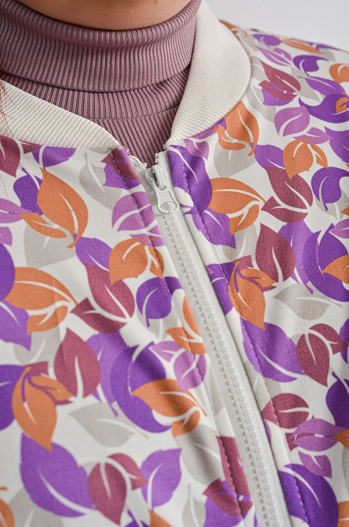 Мастерка на блискавці з художнім принтом листочків великих розмірів