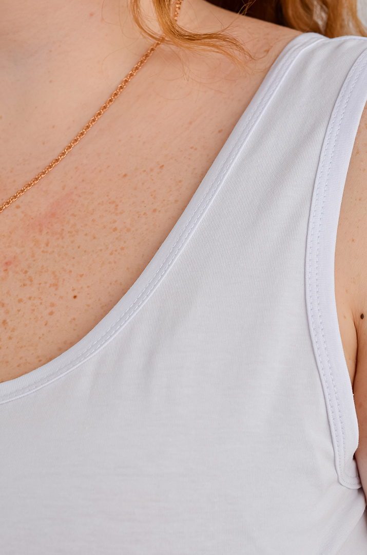 Однотонна базова майка великих розмірів