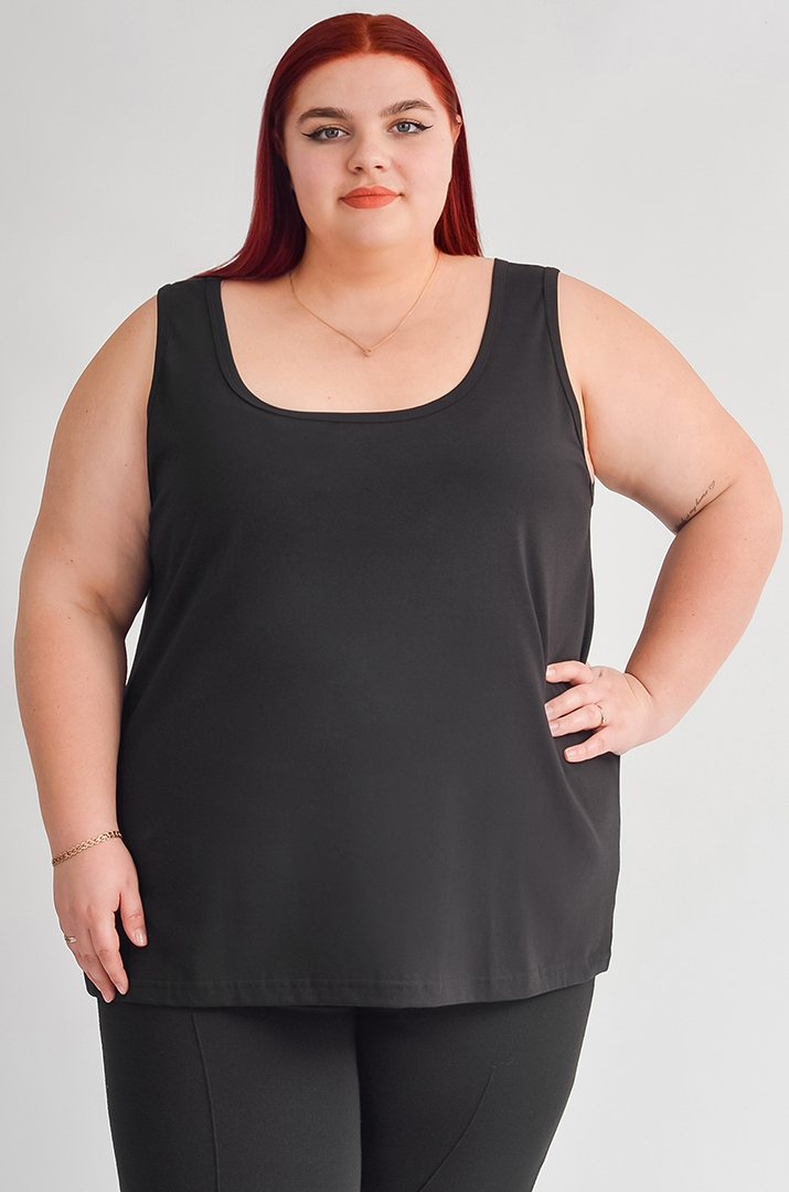 Однотонна базова майка великих розмірів