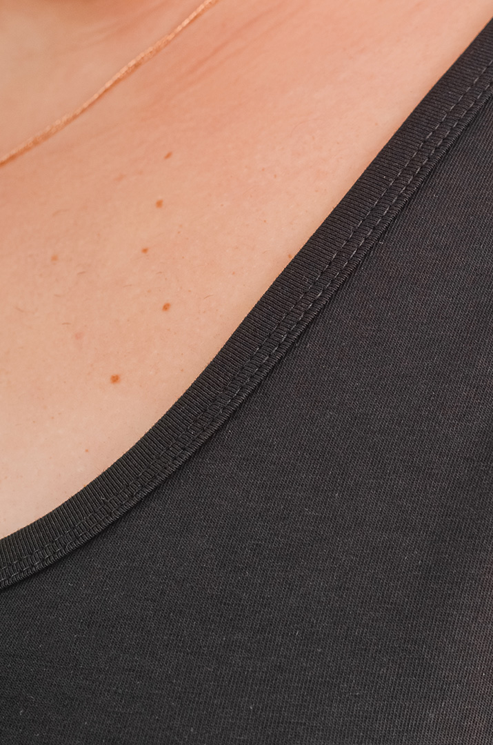 Однотонна базова майка великих розмірів