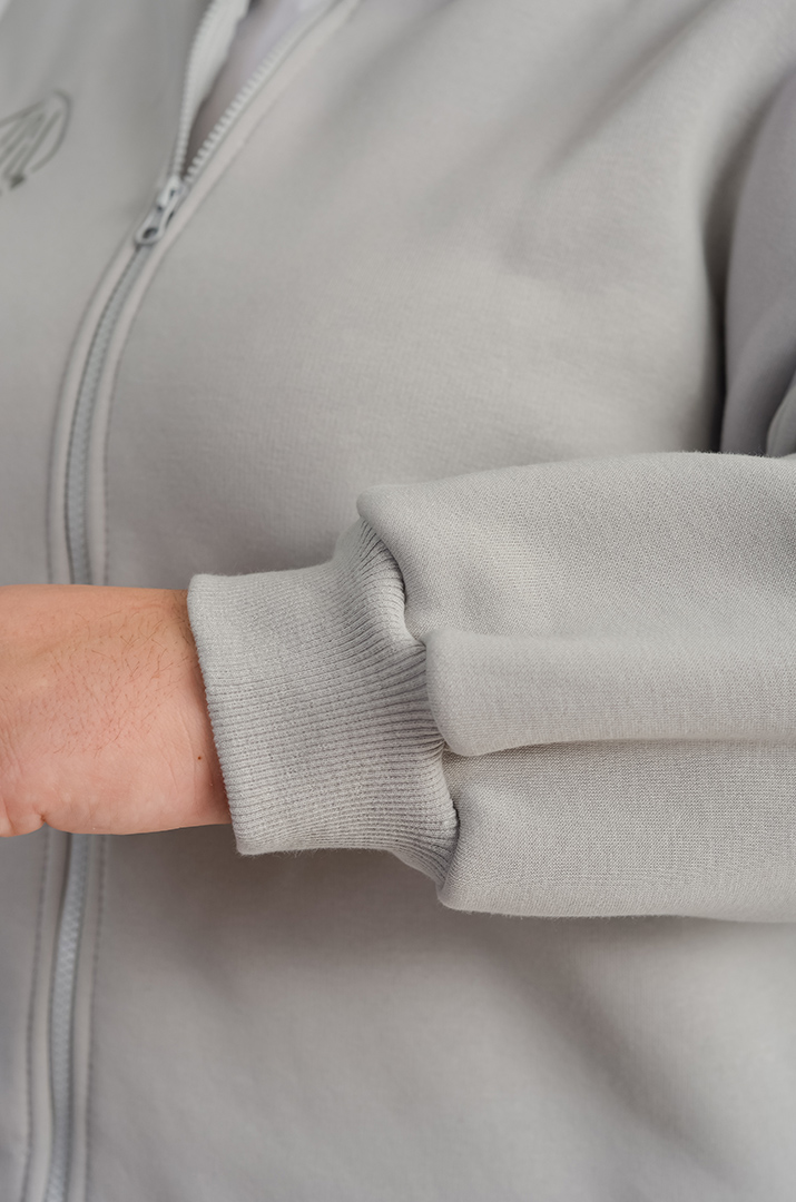 Мастерка в світло-сірому кольорі на блискавці великих розмірів