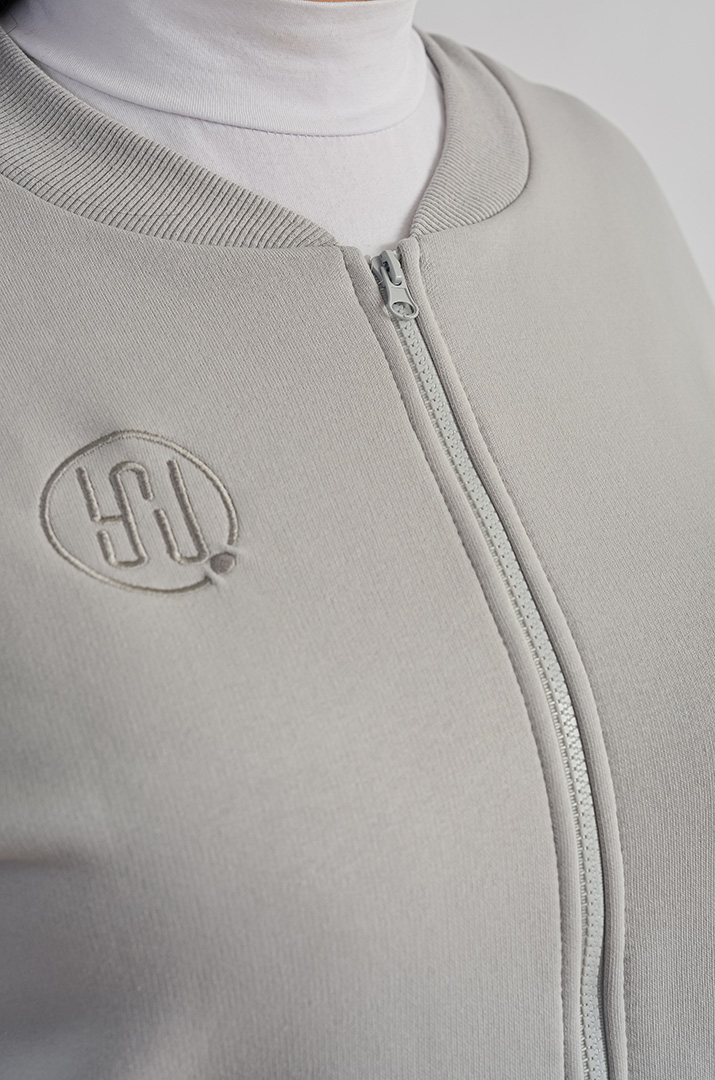 Мастерка в світло-сірому кольорі на блискавці великих розмірів