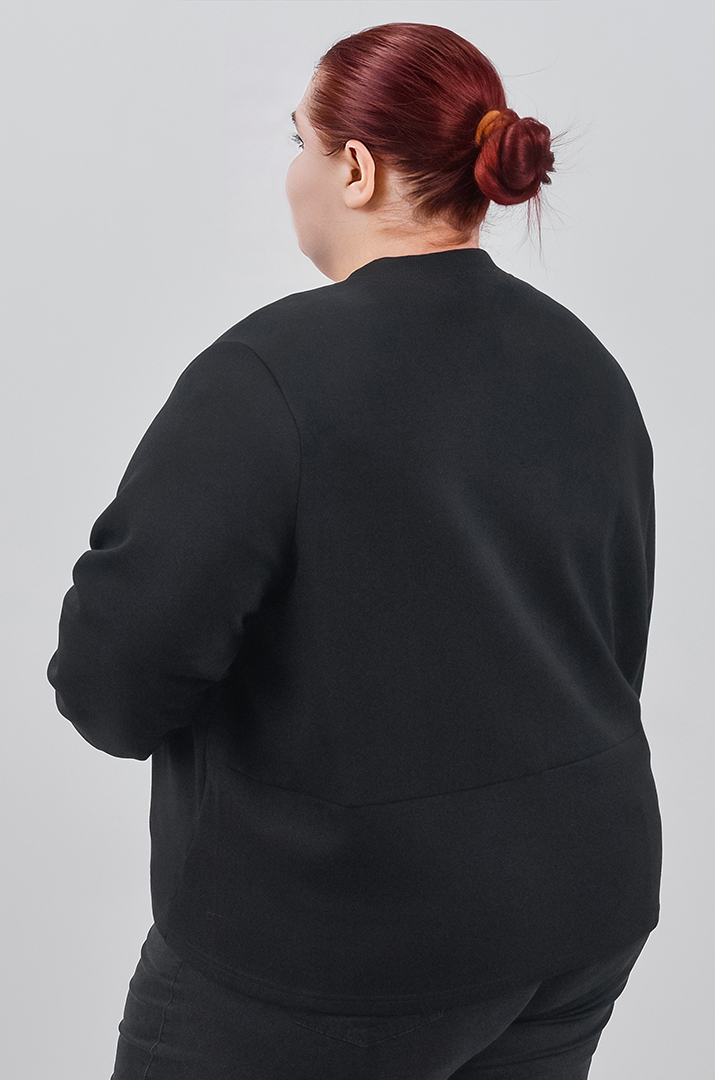 Стильна трикотажна мастерка з кишенями на блискавці великих розмірів