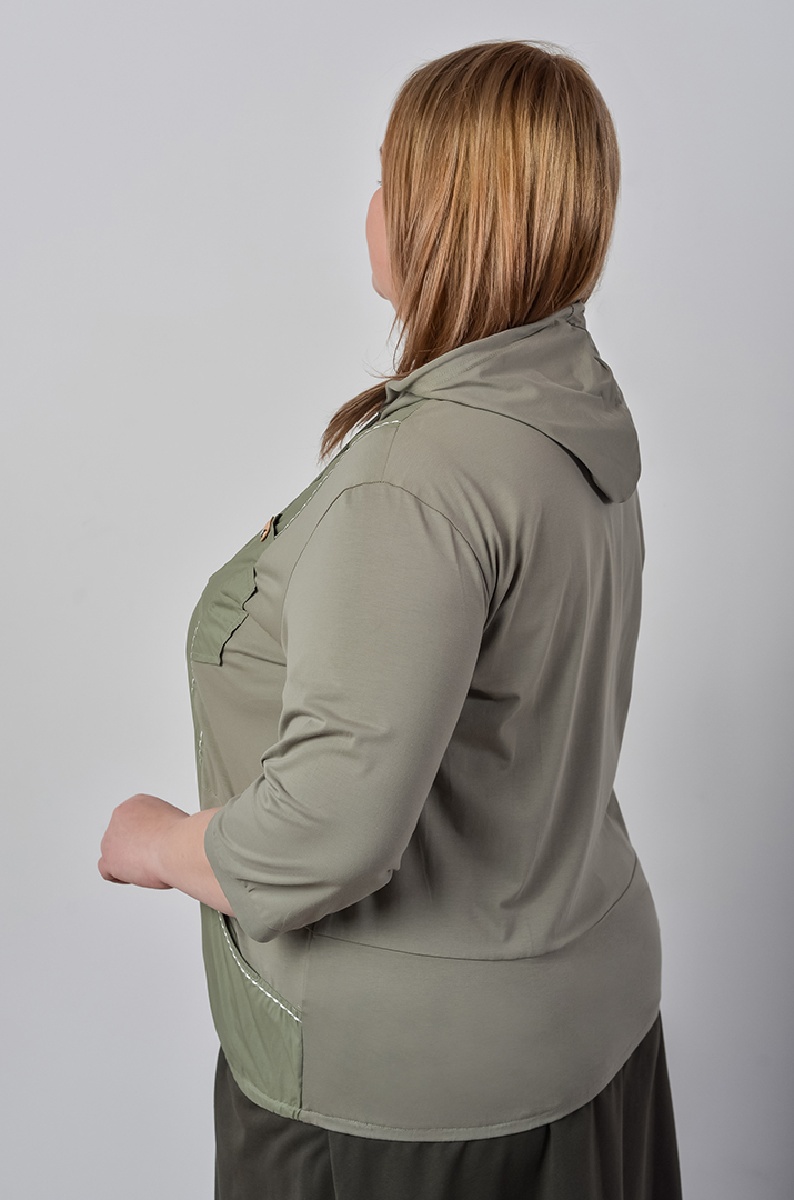 Мастерка однотонного цвета с белой строчкой больших размеров