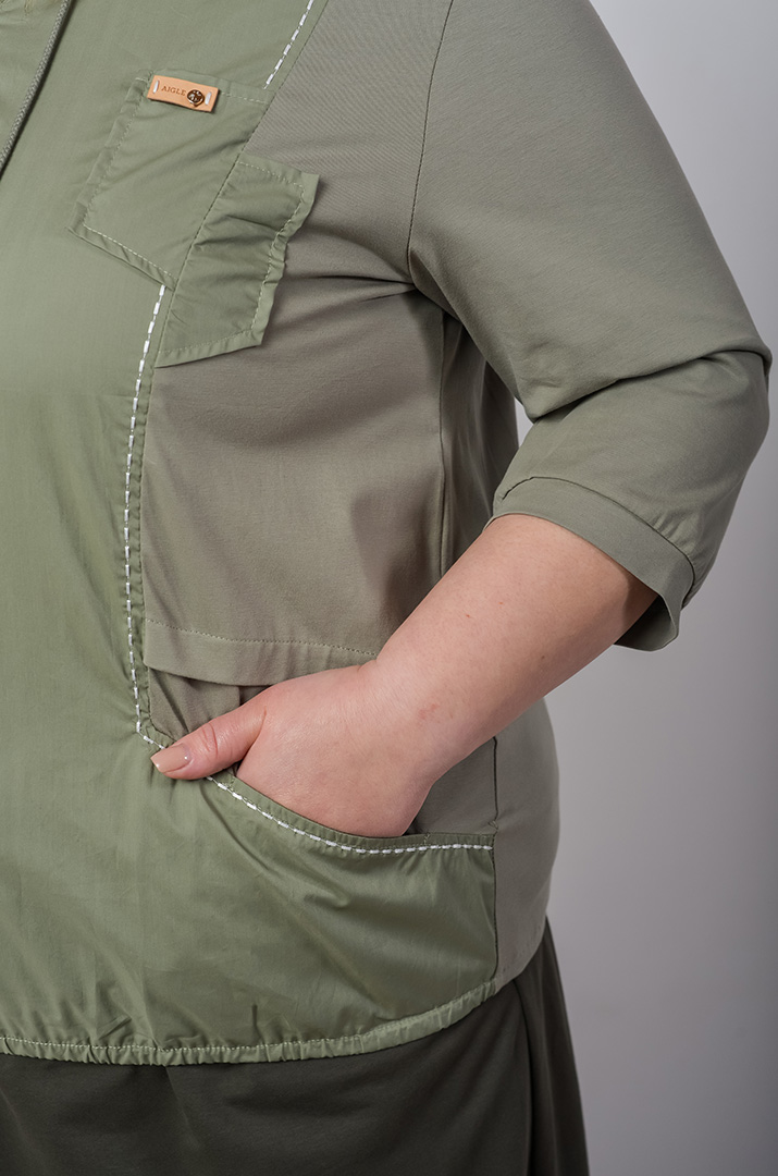 Мастерка однотонного цвета с белой строчкой больших размеров