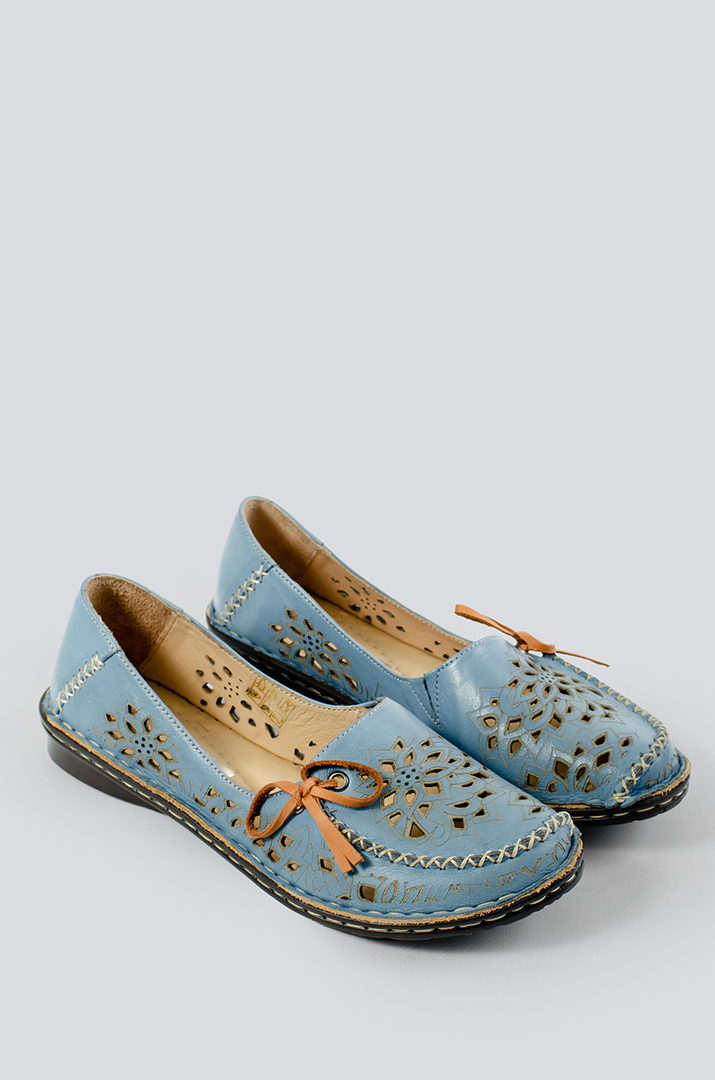 Мокасини з перфорацією в візерунок великих розмірів