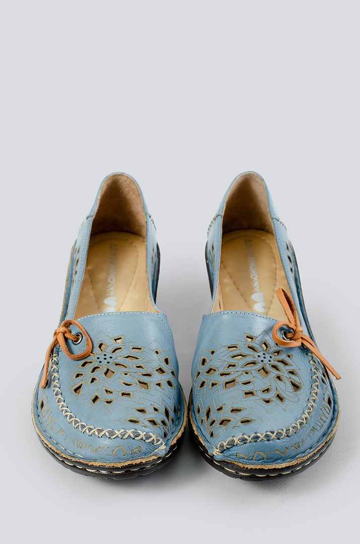 Мокасини з перфорацією в візерунок великих розмірів