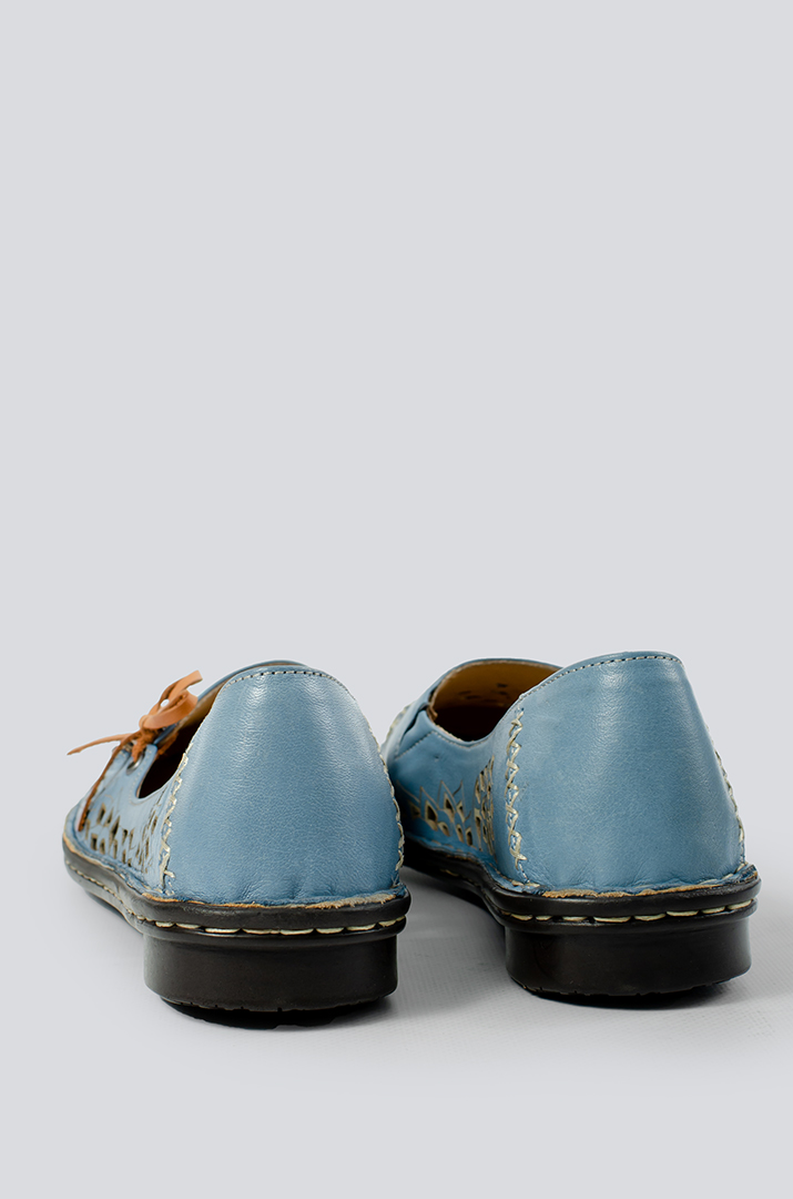 Мокасини з перфорацією в візерунок великих розмірів