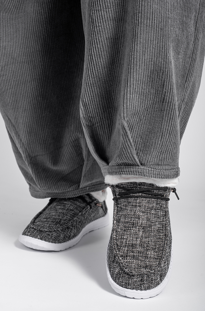 mokasyny_tekstylni_v_siro-chornomu_kolori_i_ekohutrom_velykyh_rozmiriv_45393_Pishna_Krasa Мокасини текстильні в сіро-чорному кольорі і екохутром великих розмірів