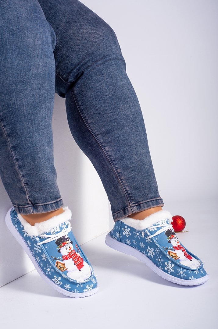 Мокасини текстильні кольору денім із зимовим принтом  і екохутром великих розмірів