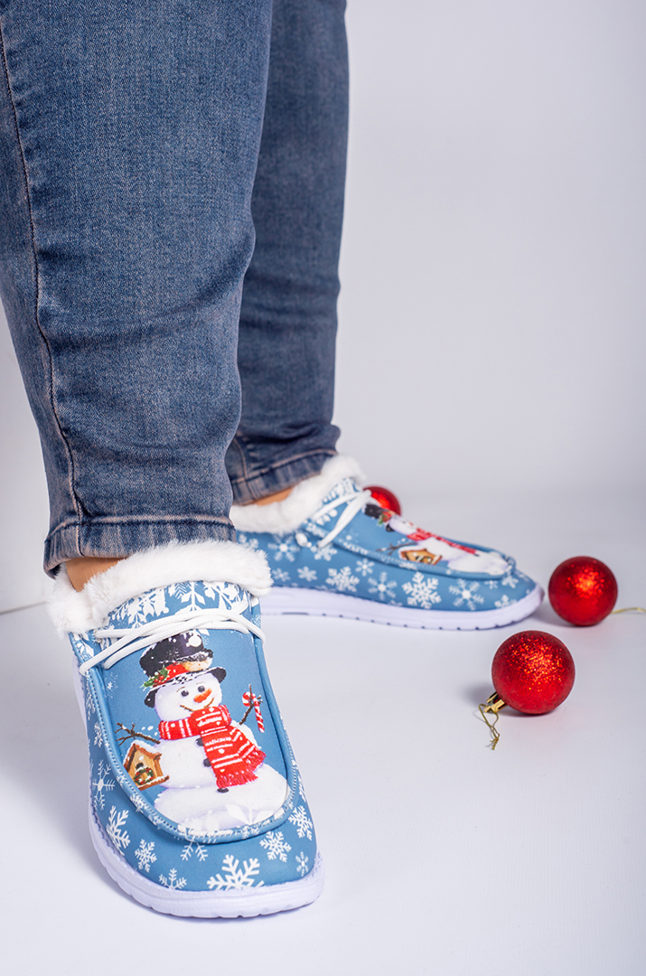 Мокасини текстильні кольору денім із зимовим принтом  і екохутром великих розмірів