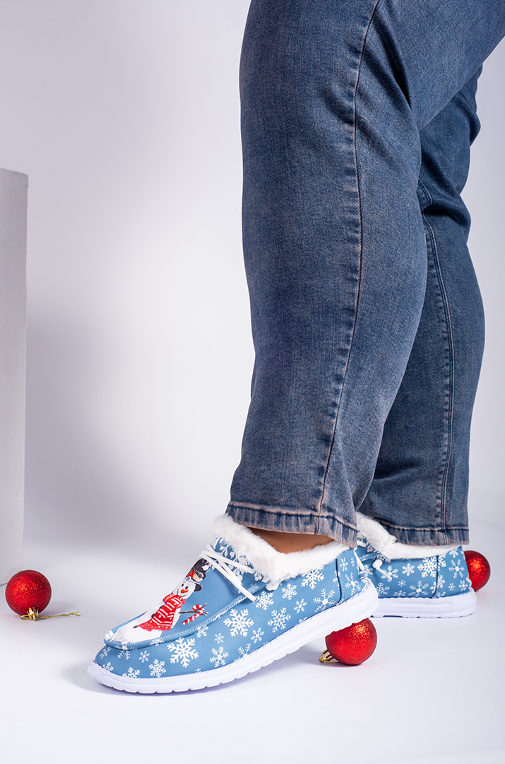 Мокасини текстильні кольору денім із зимовим принтом  і екохутром великих розмірів
