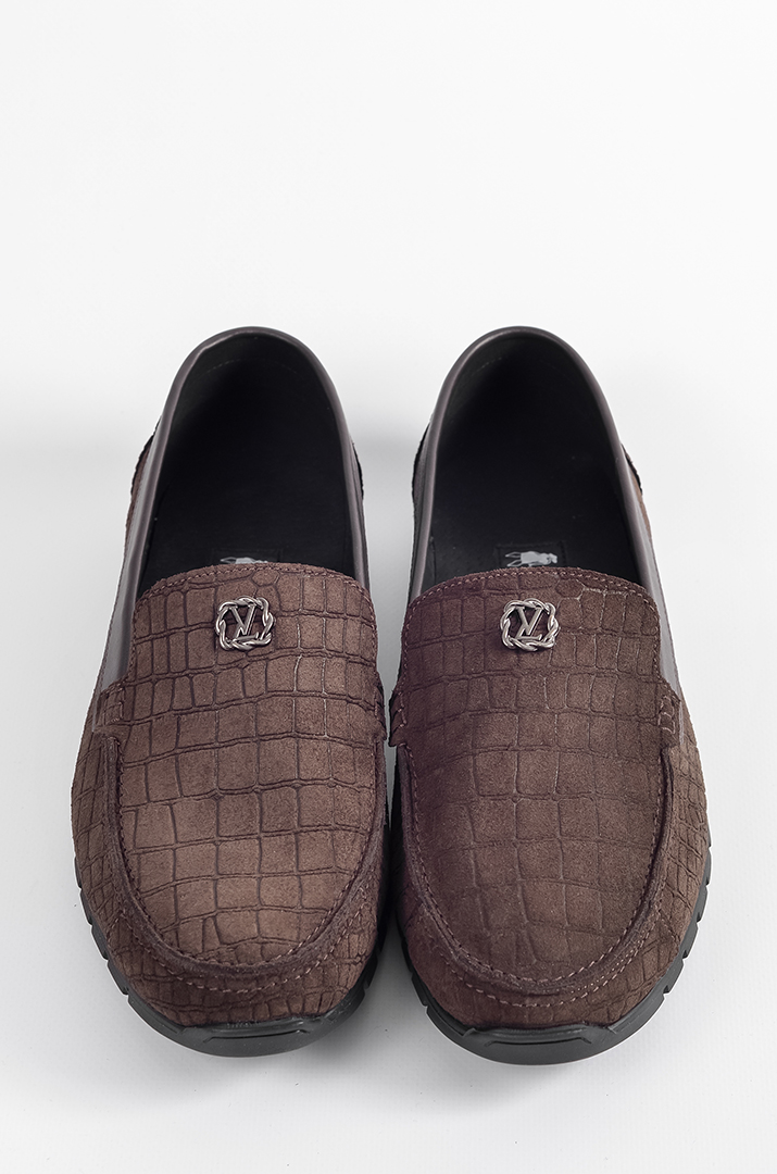 shokoladni_mokasyny_z_teksturoyu_pid_krokodylyachu_shkiru_velykyh_rozmiriv_45761_Pishna_Krasa Шоколадні мокасини з текстурою під крокодилячу шкіру великих розмірів