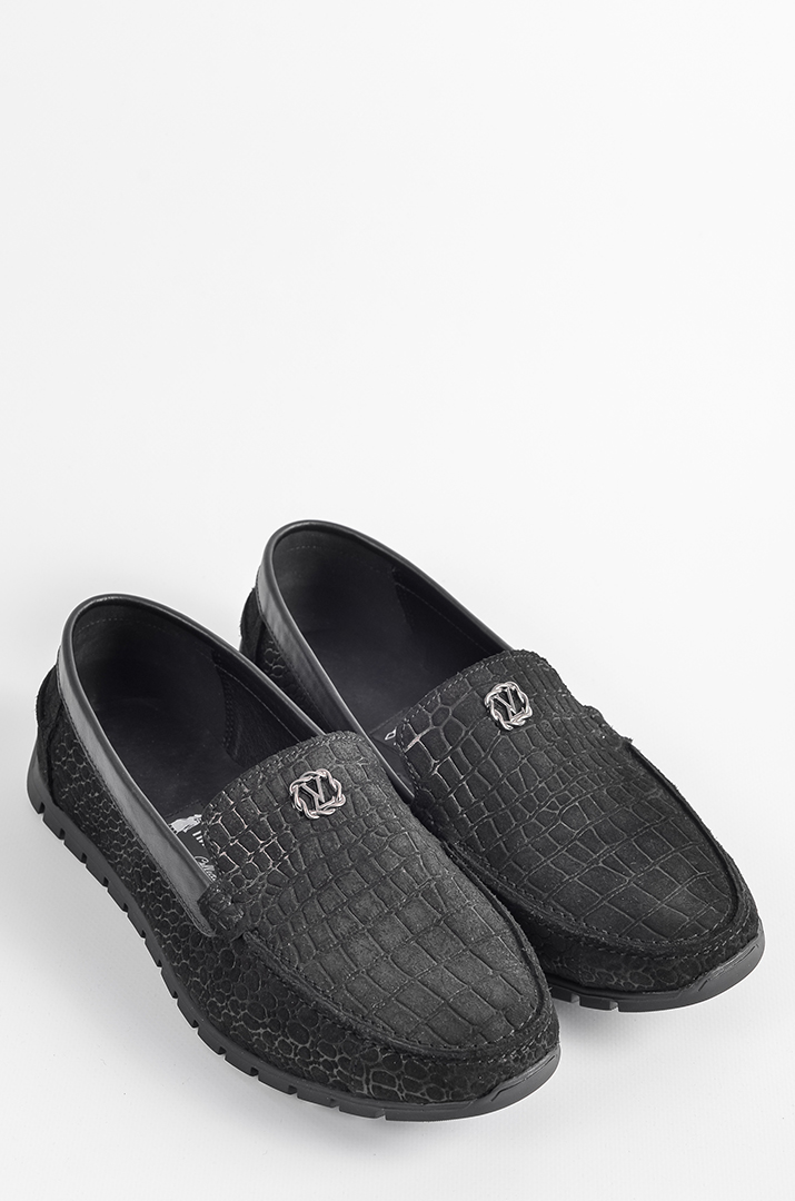 mokasyny_v_chornomu_kolori_z_relyefnoyu_teksturoyu_velykyh_rozmiriv_45765_Pishna_Krasa Мокасини в чорному кольорі з рельєфною текстурою великих розмірів