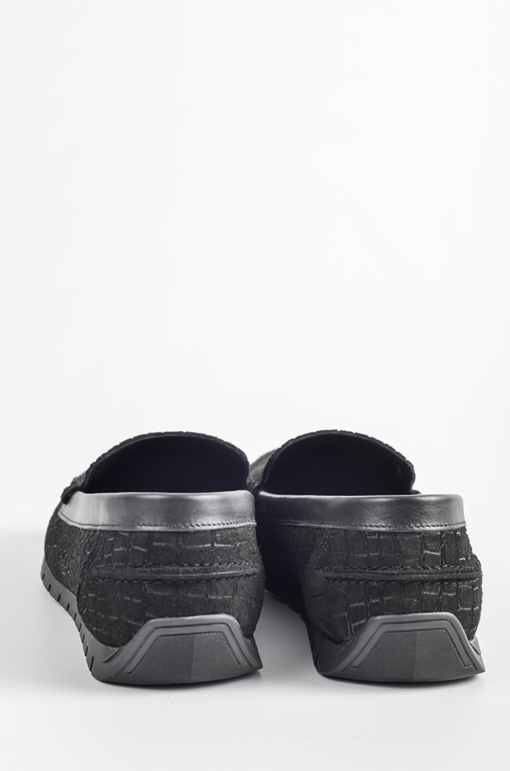 Мокасини в чорному кольорі з рельєфною текстурою великих розмірів
