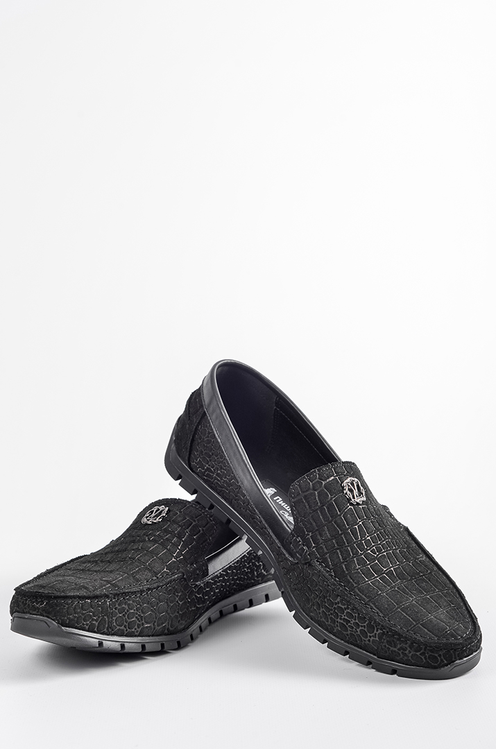 mokasyny_v_chornomu_kolori_z_relyefnoyu_teksturoyu_velykyh_rozmiriv_45765_Pishna_Krasa Мокасини в чорному кольорі з рельєфною текстурою великих розмірів