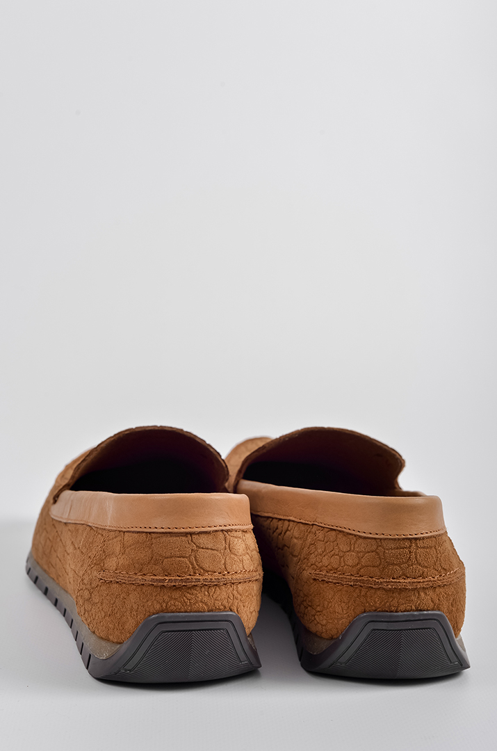 Мокасини в рудому відтінку з рельєфною текстурою великих розмірів