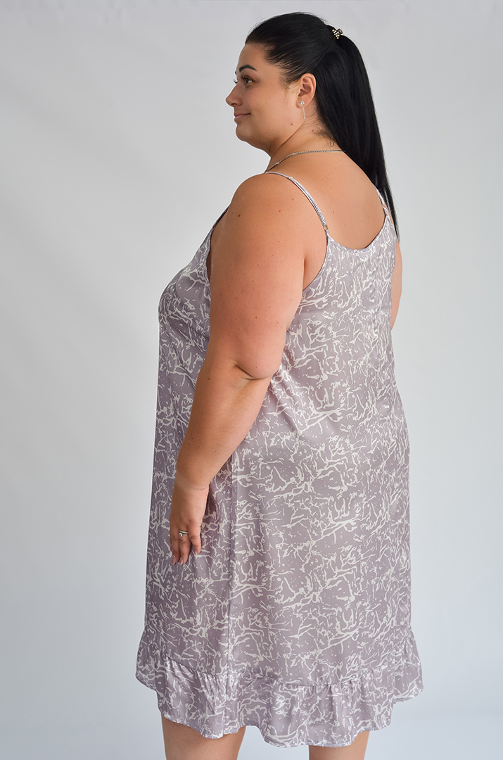 Шовкова нічна сорочка в різних принтах великих розмірів