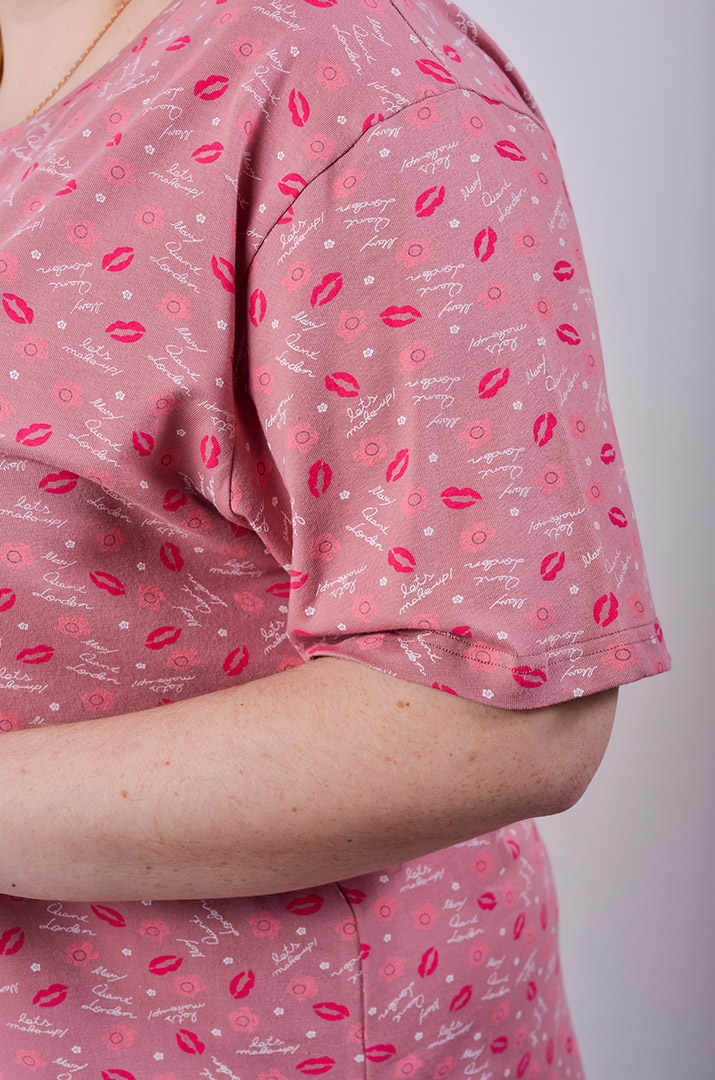 Нічна сорочка коротка в принт великих розмірів