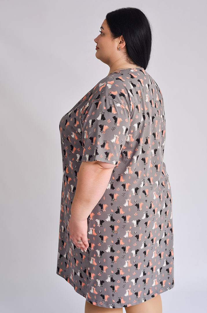 Нічна сорочка коротка в принт великих розмірів