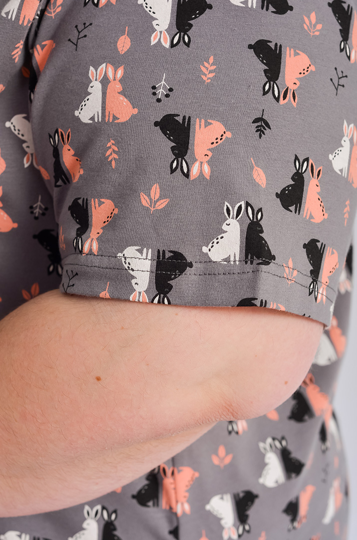 Нічна сорочка коротка в принт великих розмірів