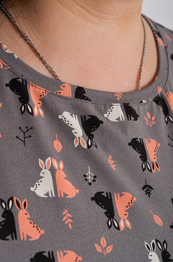 Нічна сорочка коротка в принт великих розмірів