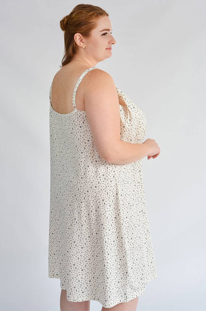 Бавовняна нічна сорочка в принт великих розмірів