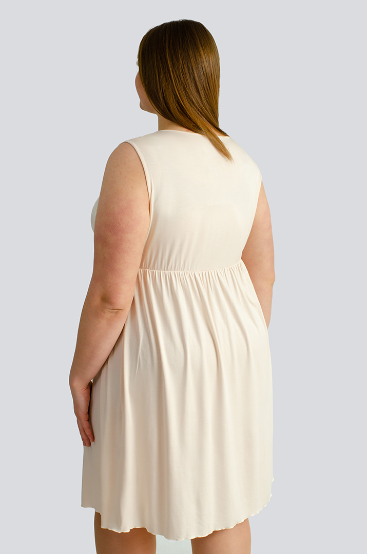 Кремова нічна сорочка з мереживом великих розмірів