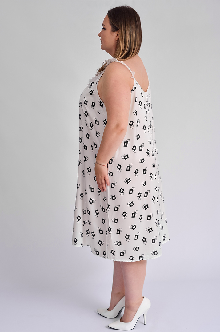 Ночная рубашка на тонких бретелях больших размеров