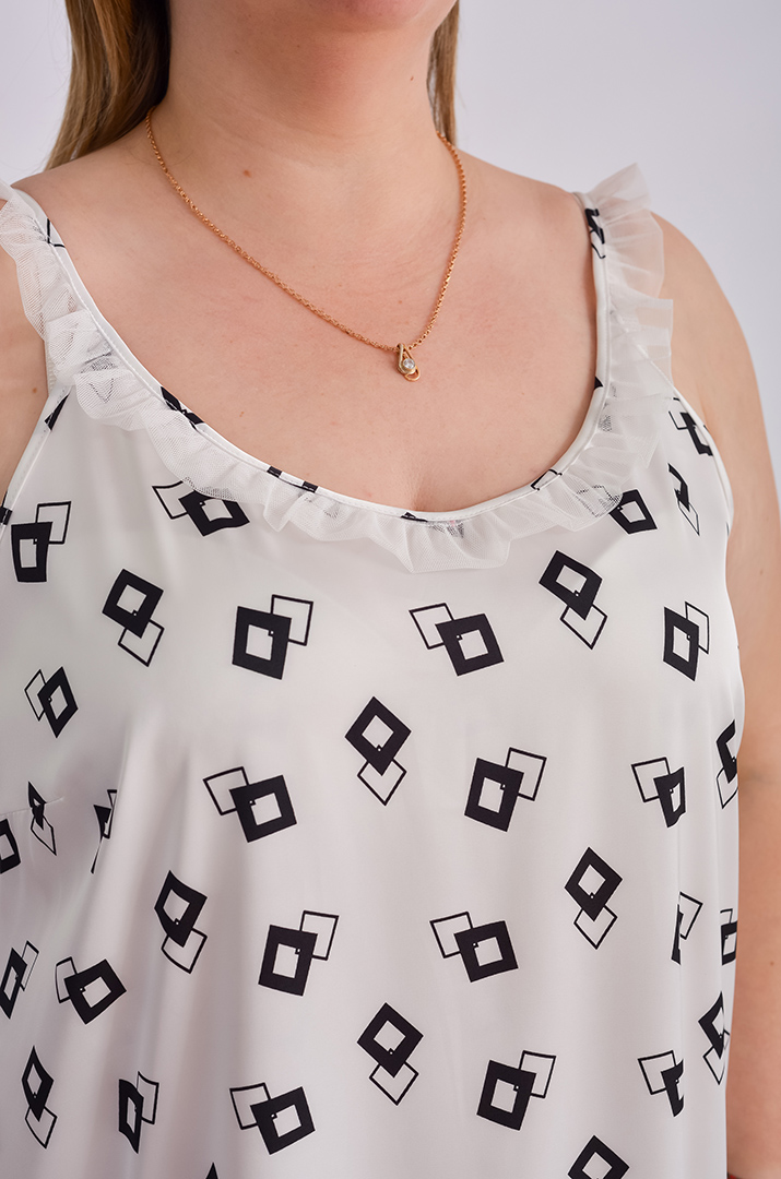 Ночная рубашка на тонких бретелях больших размеров