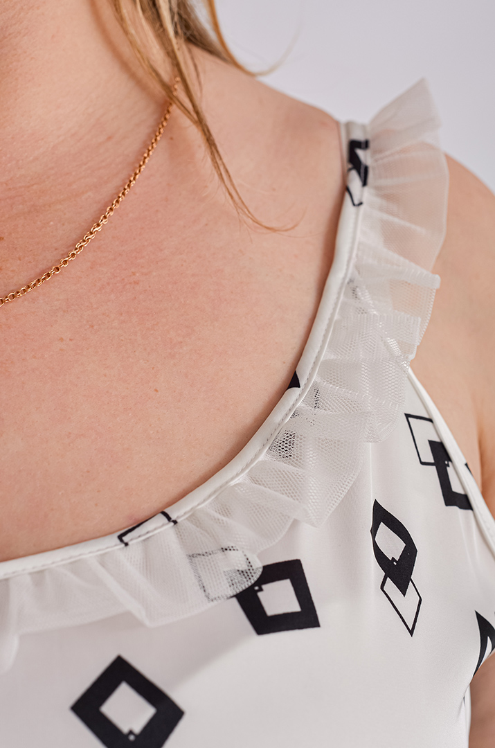 Ночная рубашка на тонких бретелях больших размеров