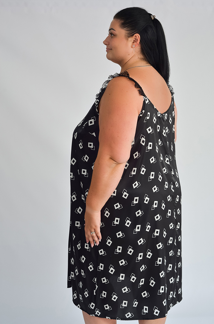 Ночная рубашка на тонких бретелях больших размеров