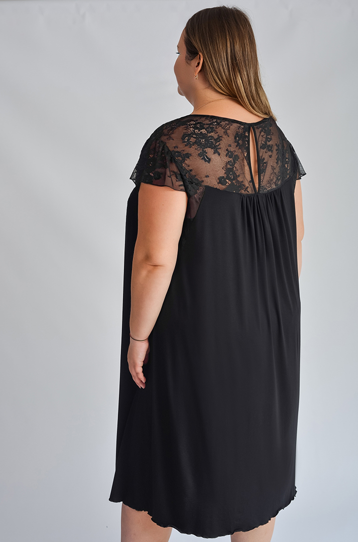 Нічна сорочка з мереживним акцентом великих розмірів