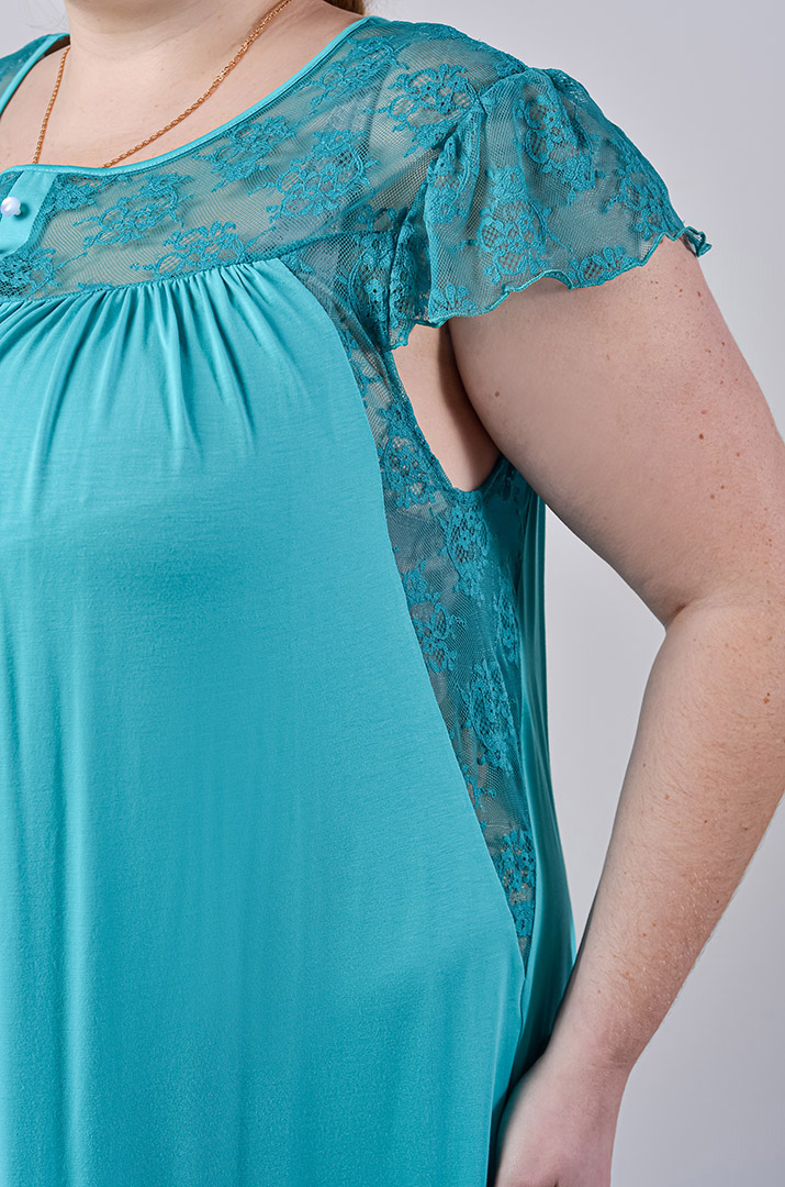 Нічна сорочка з мереживним акцентом великих розмірів